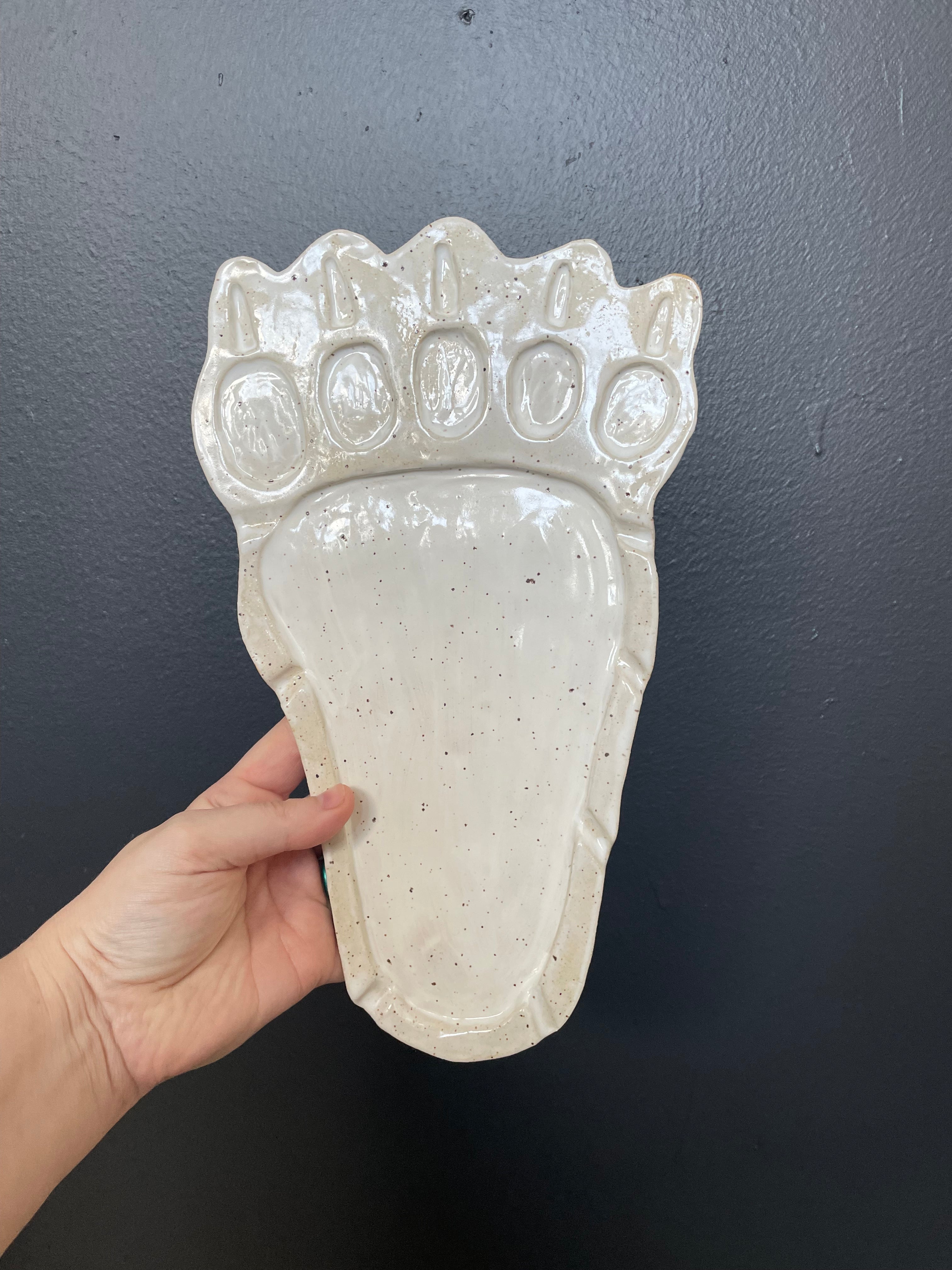 Grizzly Bear Paw Paint Pallet